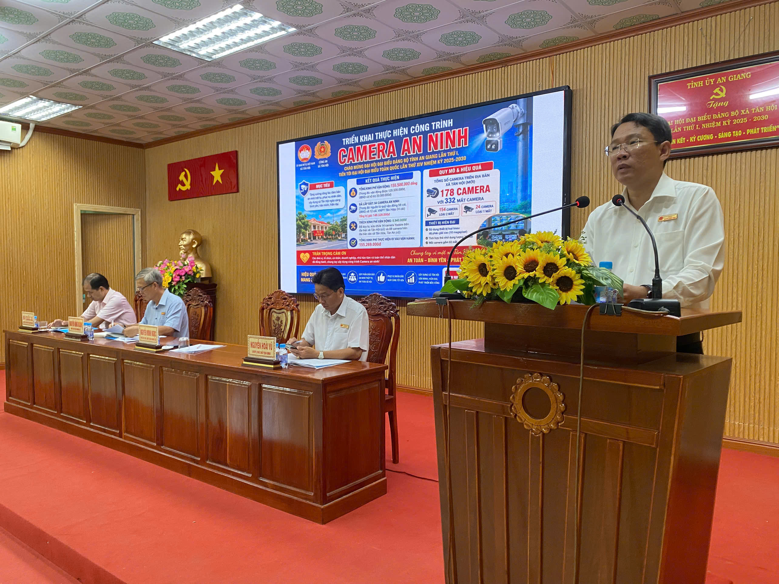 Đ/c Nguyễn Minh Ngọc - Phó Bí thư Đảng ủy, Chủ tịch Ủy ban nhân dân xã phát biểu tại buoir lễ ra mắt